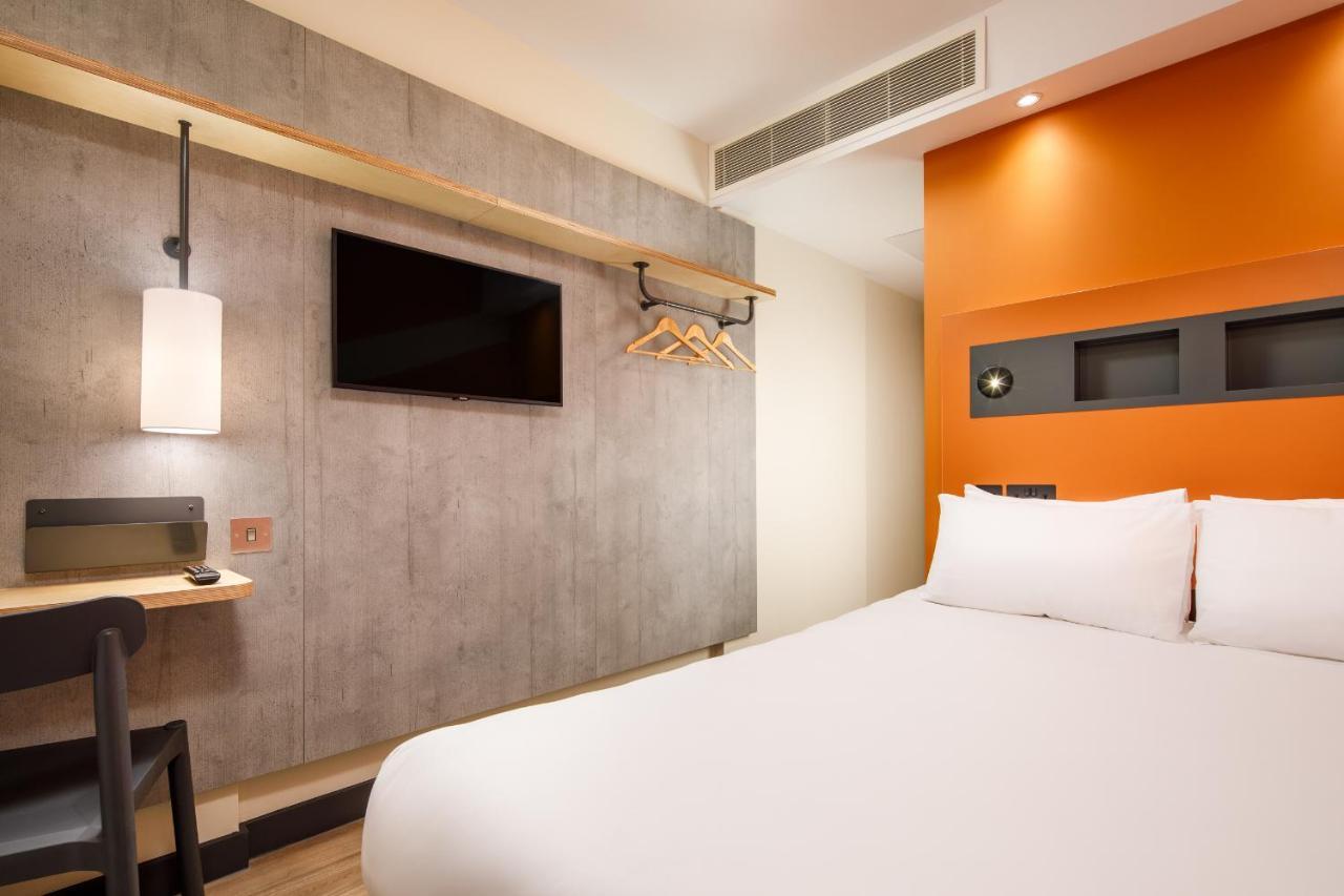 Ibis Budget Manchester Airport T2 Hale  Bagian luar foto
