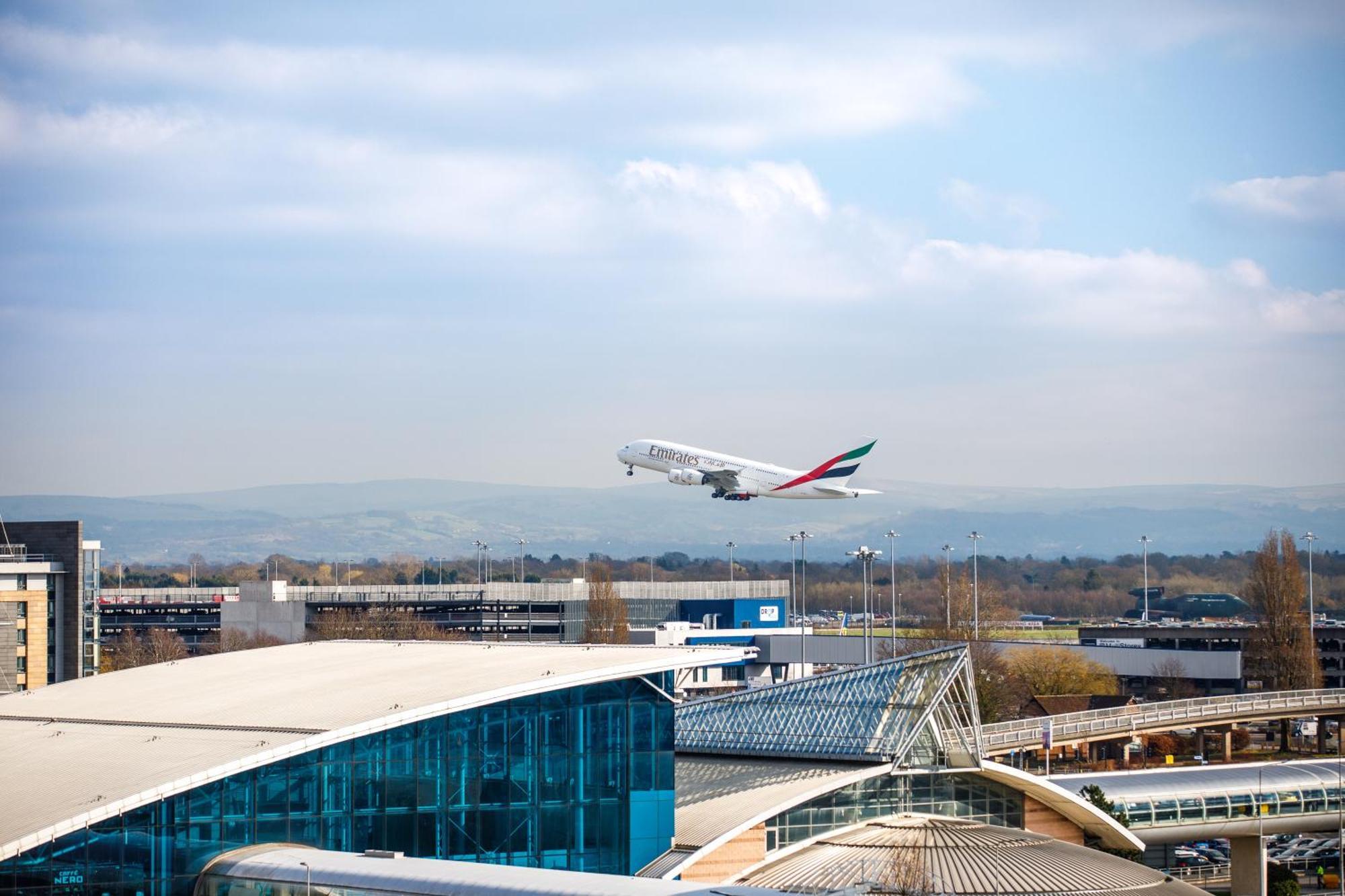 Ibis Budget Manchester Airport T2 Hale  Bagian luar foto