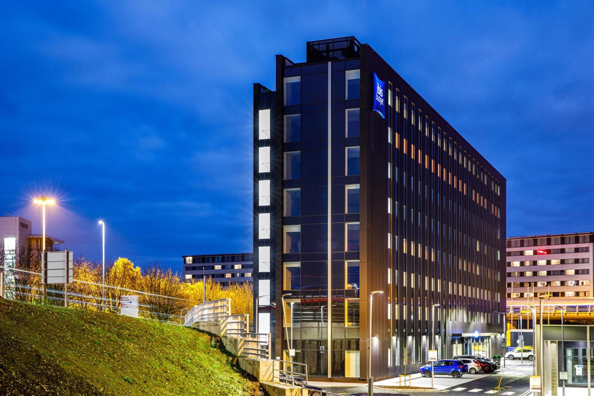 Ibis Budget Manchester Airport T2 Hale  Bagian luar foto
