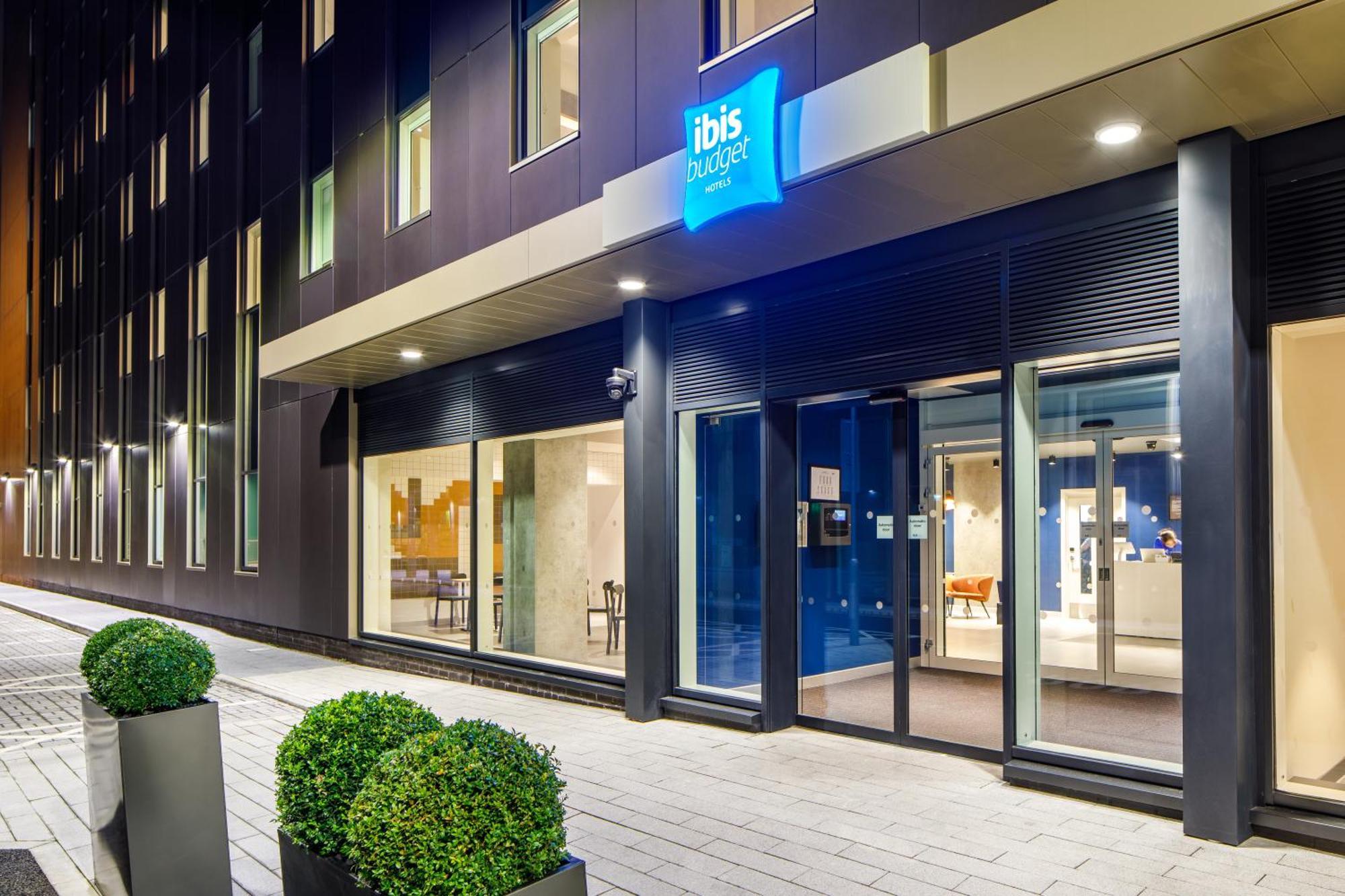 Ibis Budget Manchester Airport T2 Hale  Bagian luar foto