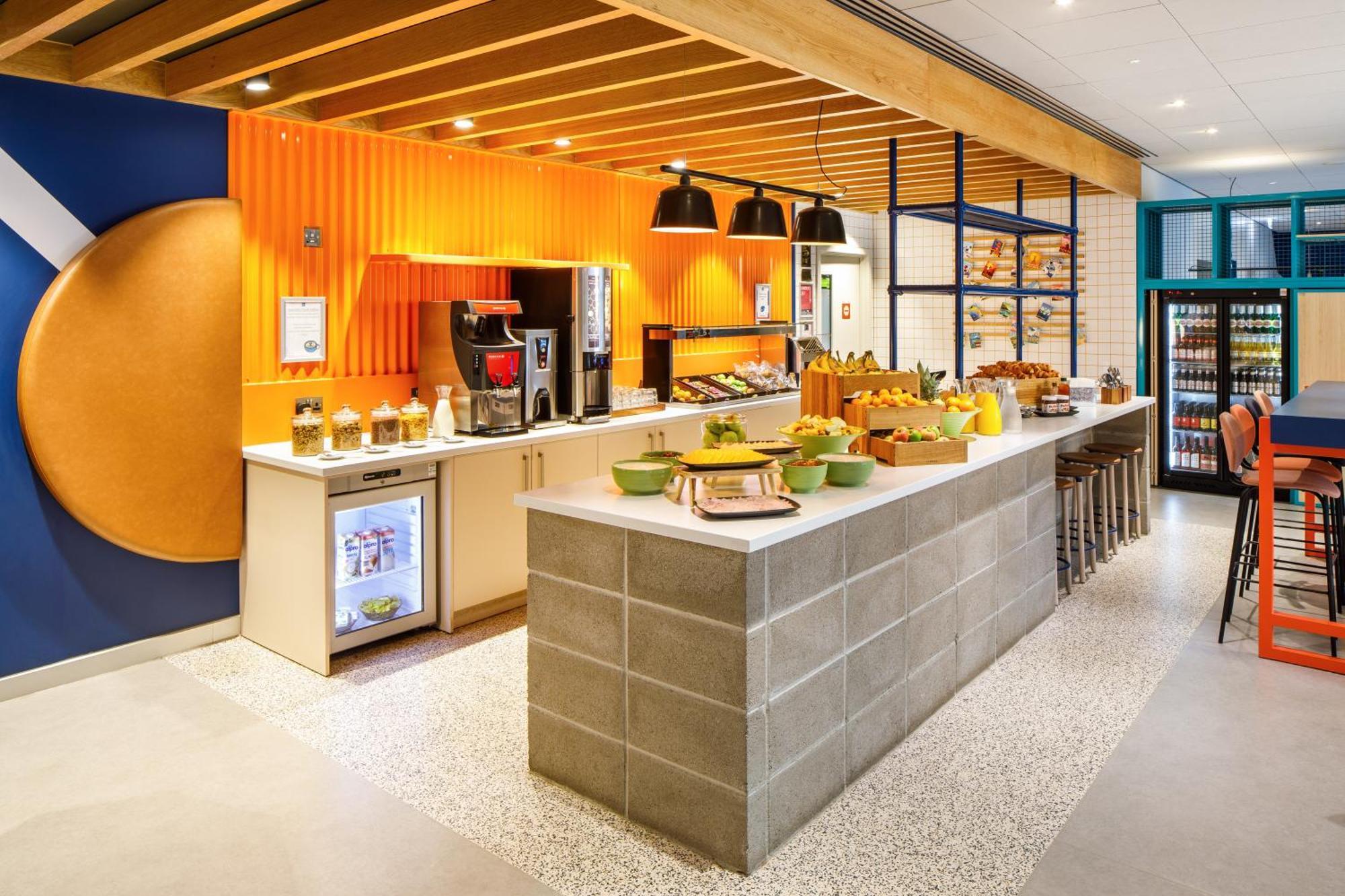 Ibis Budget Manchester Airport T2 Hale  Bagian luar foto