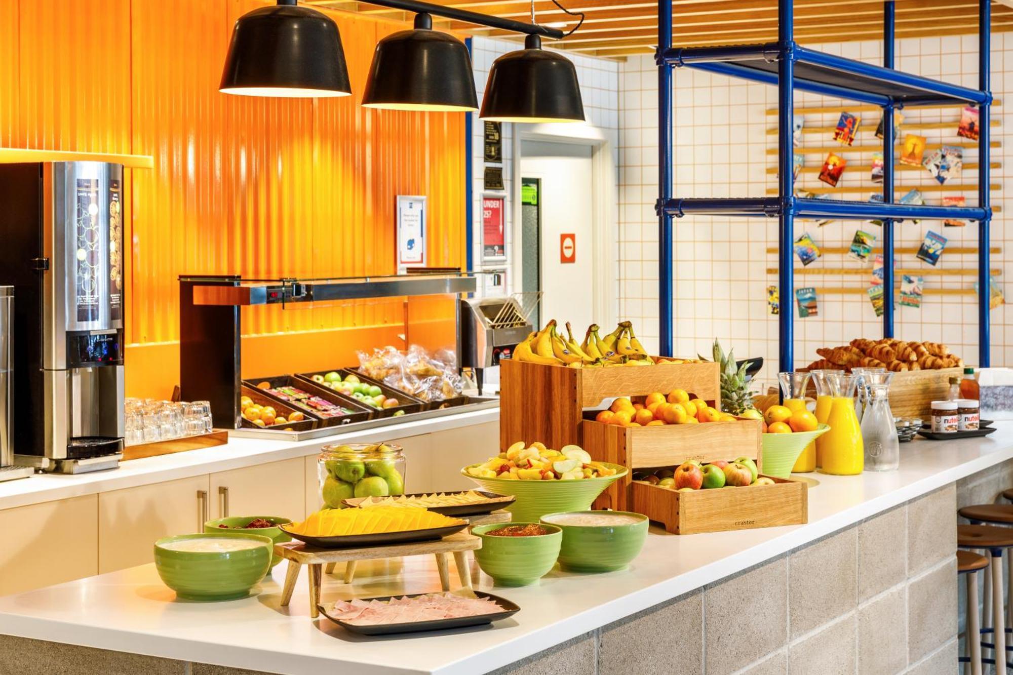 Ibis Budget Manchester Airport T2 Hale  Bagian luar foto