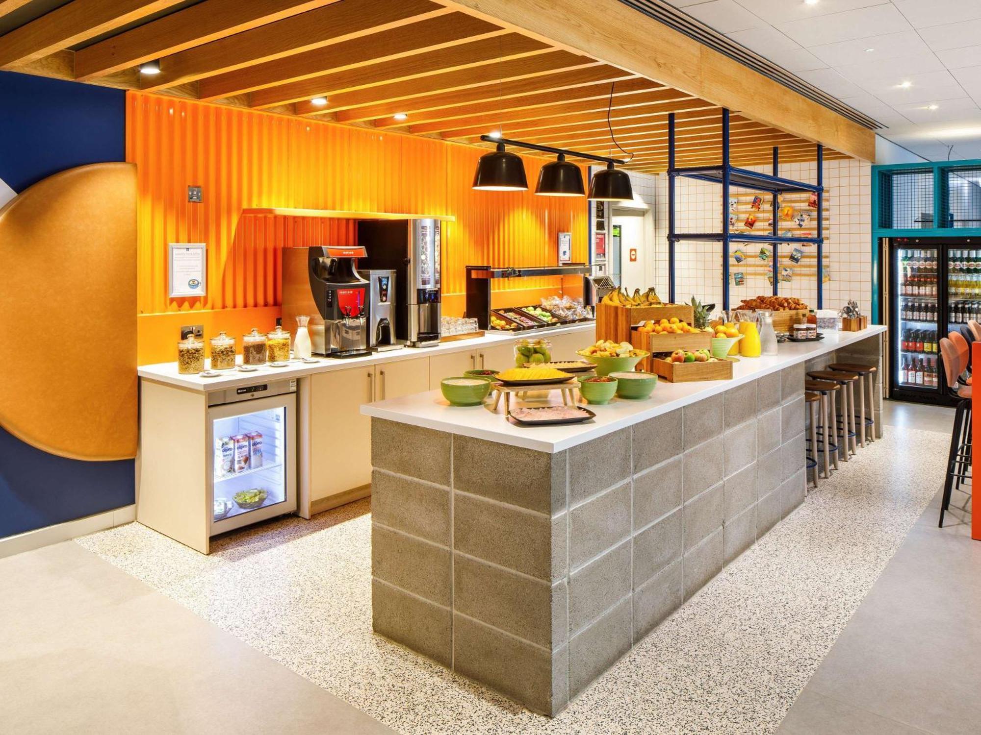 Ibis Budget Manchester Airport T2 Hale  Bagian luar foto