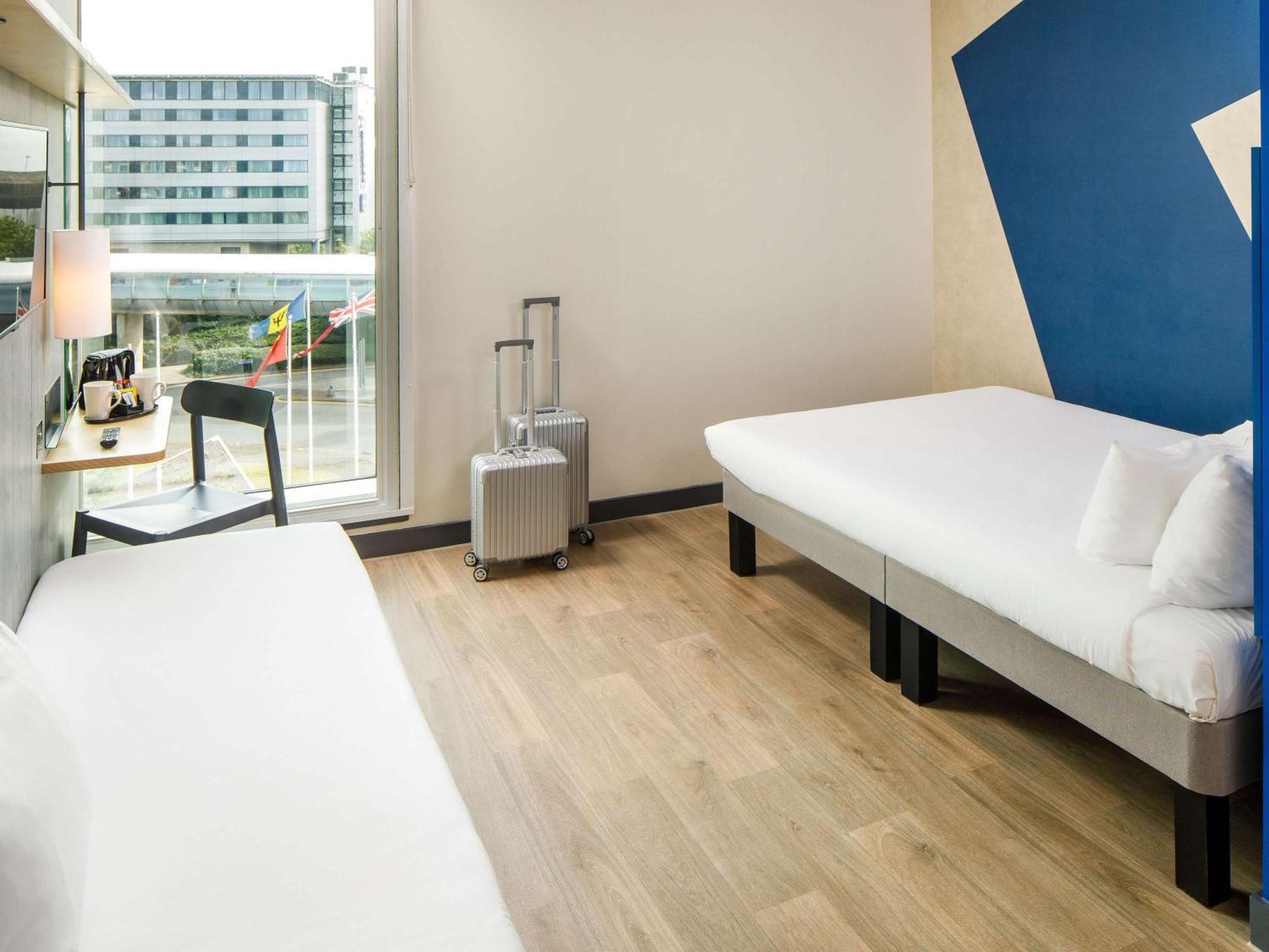 Ibis Budget Manchester Airport T2 Hale  Bagian luar foto