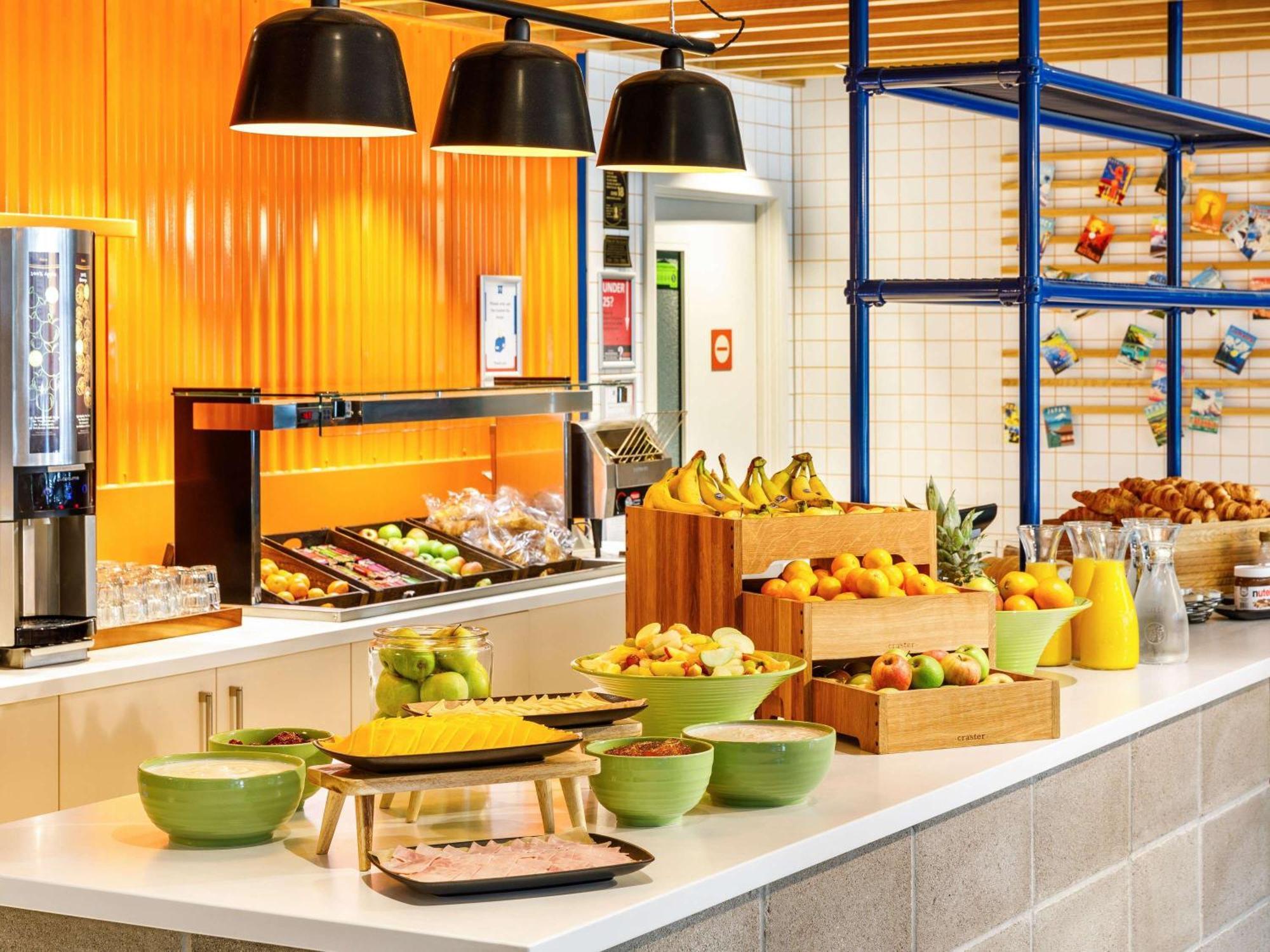 Ibis Budget Manchester Airport T2 Hale  Bagian luar foto