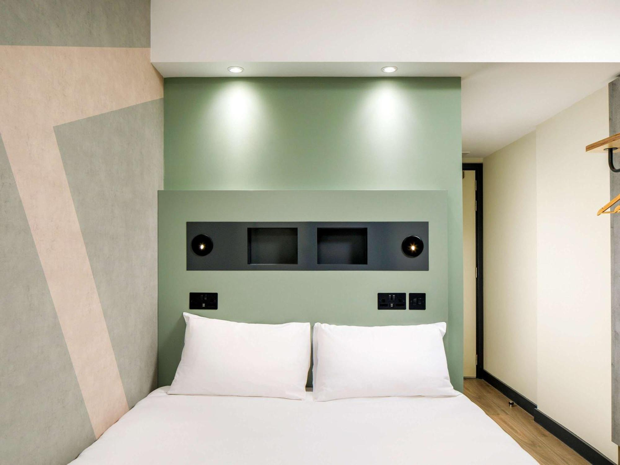 Ibis Budget Manchester Airport T2 Hale  Bagian luar foto