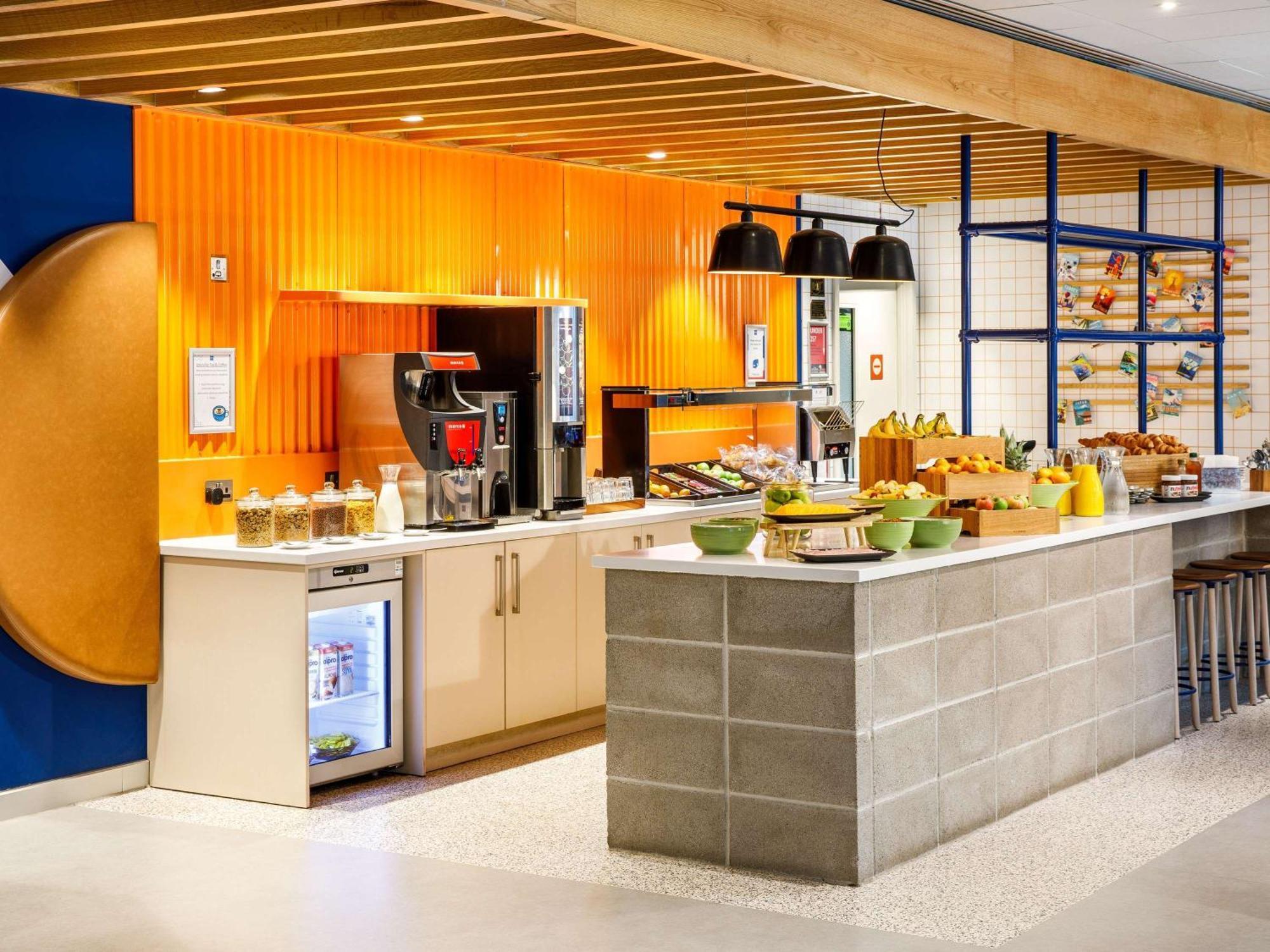 Ibis Budget Manchester Airport T2 Hale  Bagian luar foto