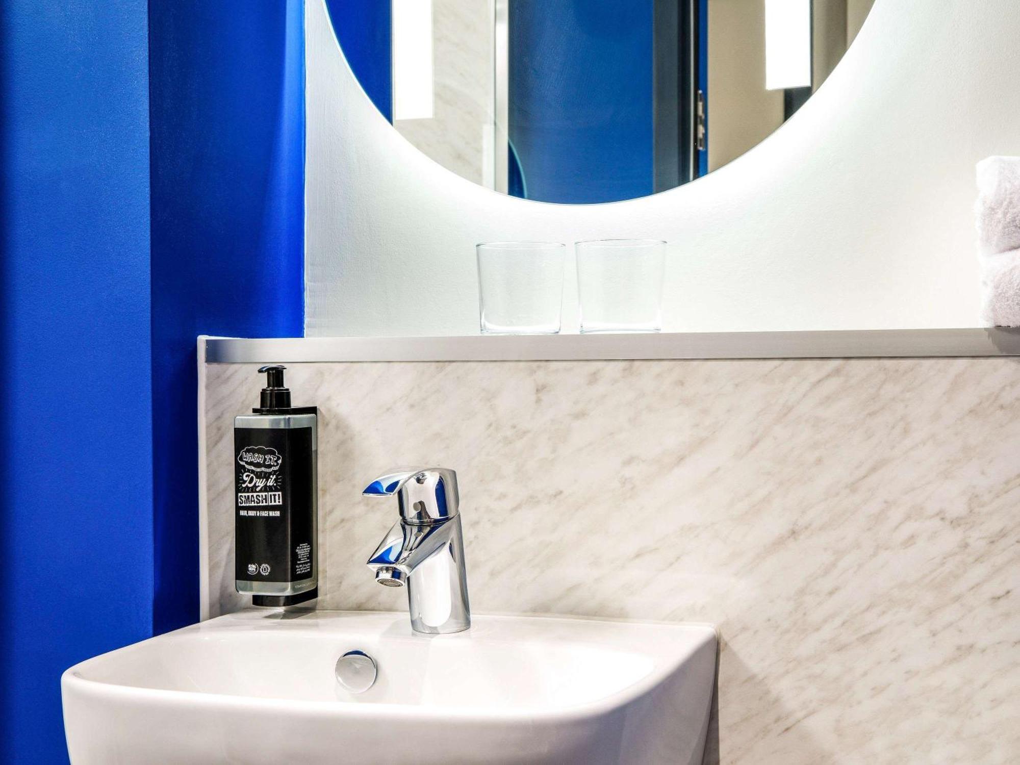 Ibis Budget Manchester Airport T2 Hale  Bagian luar foto